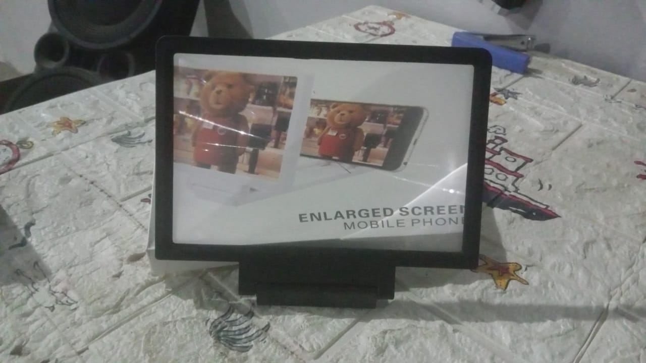 Mobile phone screen expander, enhances viewing experience with 3D effect Mobile phone screen expander, enhances viewing experience with 3D effect